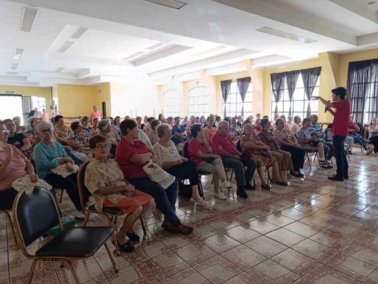 SAN RAFAEL CAPACITA EN CUIDADO DEL ADULTO MAYOR