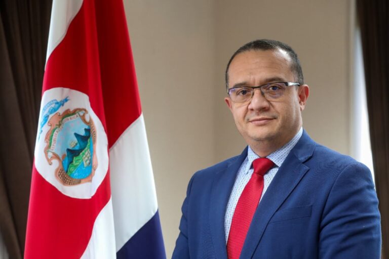 MINISTRO DE JUSTICIA RENUNCIO A INMUNIDAD TRAS DECISIÓN DE LA CORTE