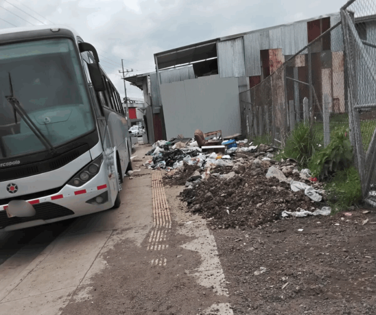 SIGUE LA CONTAMINACIÓN DE BASURA EN VILLA PAOLA
