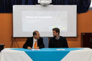 En enero del 2023 se firmó el contrato Inversiones Eólicas de Costa Rica (IECR) empresa que forma parte de la Corporación Multi Inversiones CMI, que construye el parque eólico, por el entonces gerente general Allan Benavides, quien soñó con el parque eólico. La vida se le apagó antes de verlo en pie, pero su huella está en sus bases. Archivo Heredia Hoy