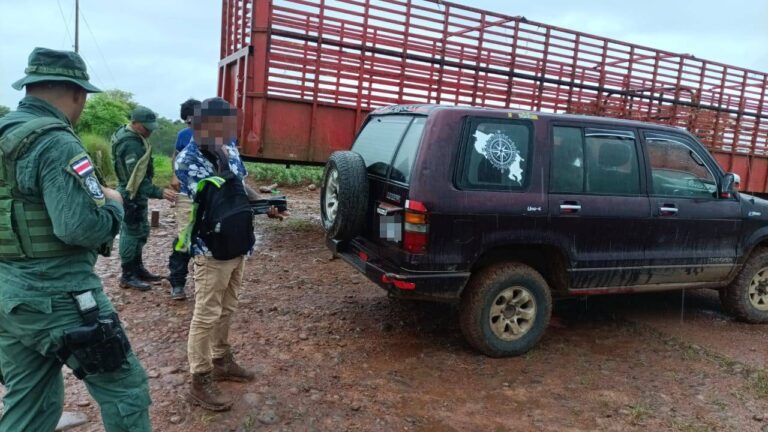 DETENIDO POR TRANSPORTAR UN ILEGAL EN LA FRONTERA