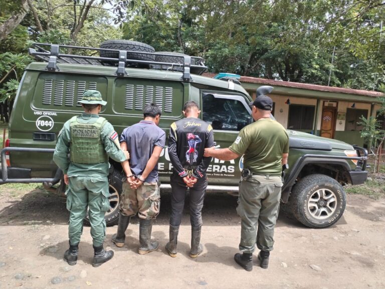 DETIENEN DOS CAZADORES EN PARQUE NACIONAL SANTA ROSA
