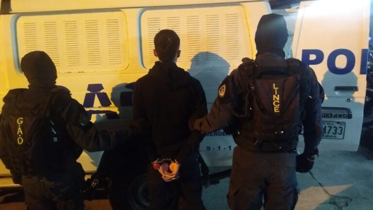 SOSPECHOSO DE HOMICIDIO VIAJABA CON DROGAS Y ARMAS