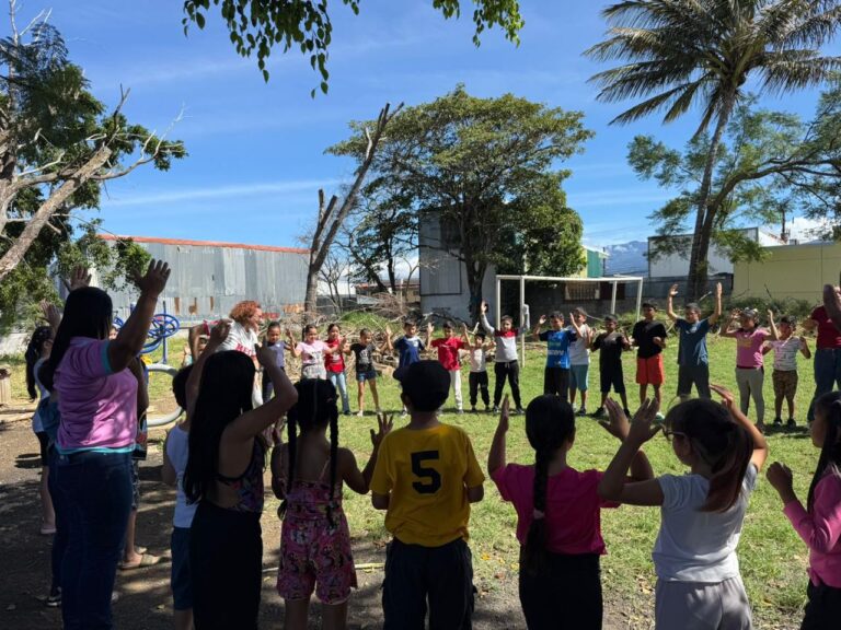 VOLUNTARIADO DE KFC DURANTE EL 2025 LLEGÓ A LIMÓN Y SAN RAMÓN