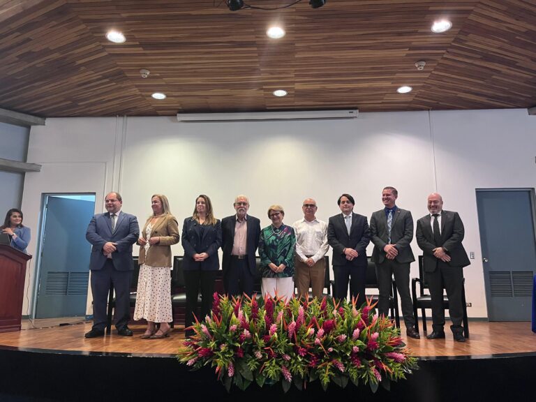 CANDIDATOS FIRMAN COMPROMISO NACIONAL CON LA GESTIÓN COMUNITARIA DEL AGUA