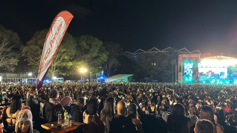 MÁS DE 65 MIL PERSONAS EN CONCIERTO DE GILBERTO SANTA ROSA EN LA SABANA