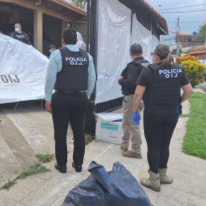 Dentro de una refrigeradora fue trasladado el cuerpo desmembrado de Nadia Peraza hasta una casa en Barrio María Auxiliadora en Heredia, donde finalmente fue ubicada por las autoridades.