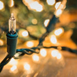 EXPERTOS ADVIERTEN SOBRE RIESGOS ELÉCTRICOS EN LA DECORACIÓN NAVIDEÑA