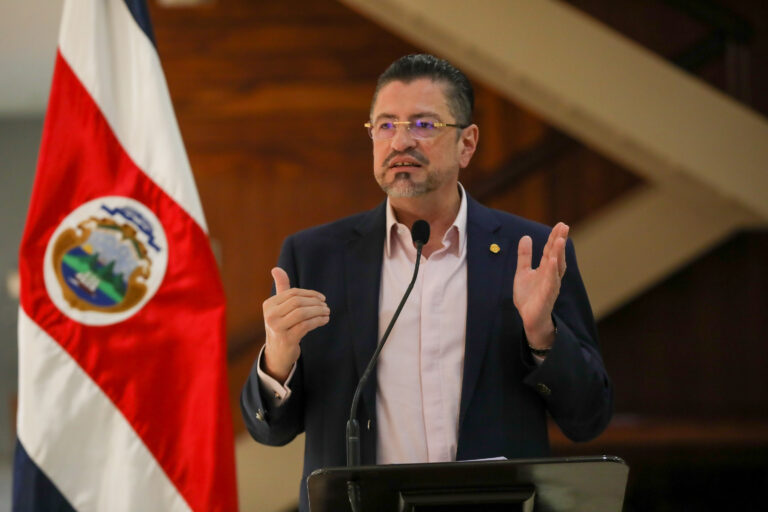 TICOS VALORAN MEJORA EN ECONOMÍA Y CASTIGAN INSEGURIDAD AL CIERRE DEL GOBIERNO