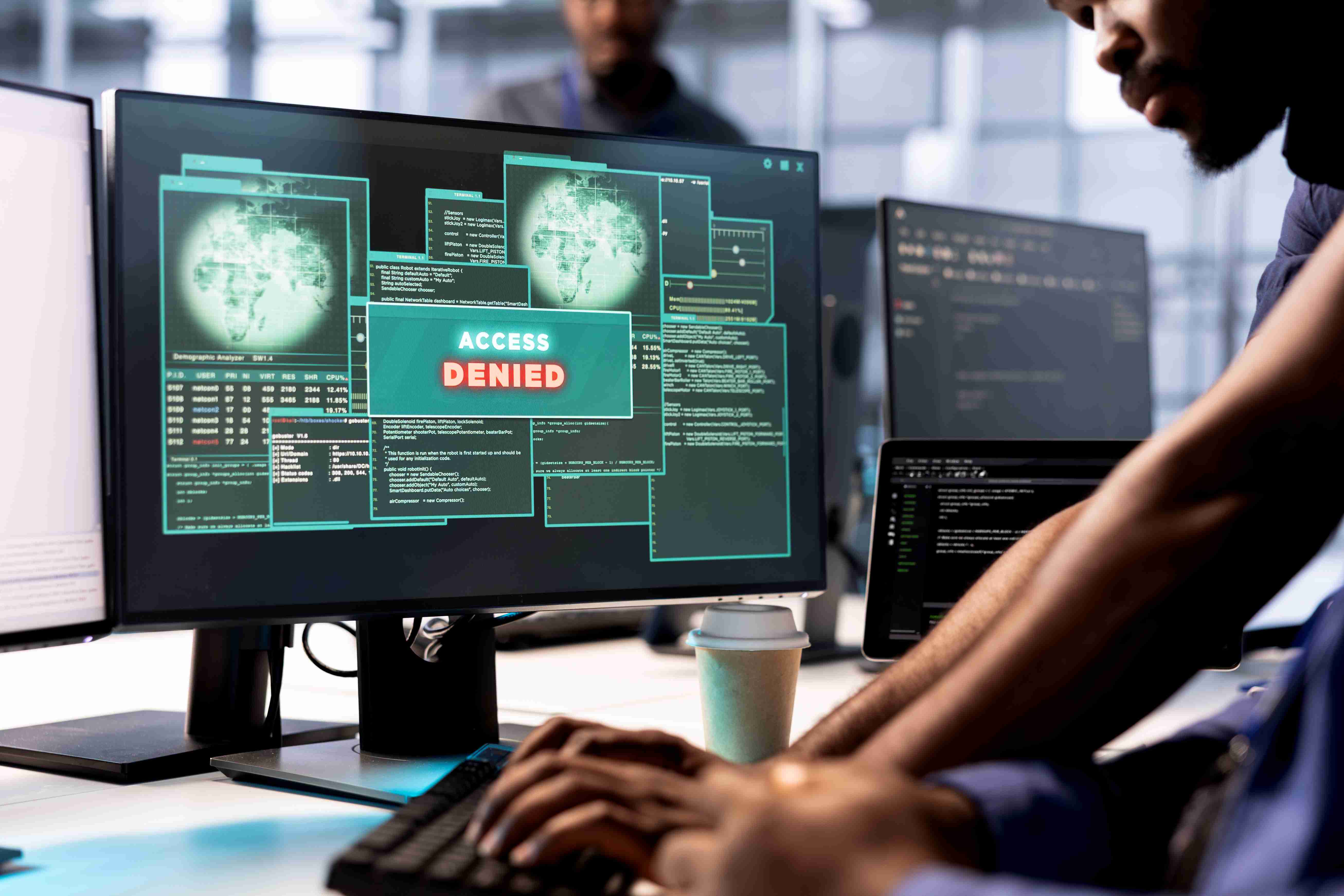CIBERCRIMINALES USAN INTELIGENCIA ARTIFICIAL PARA ESCALAR ATAQUES MASIVOS