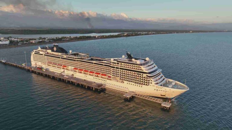 UNO DE LOS CRUCEROS MÁS GRANDES ARRIBA POR PRIMERA VEZ AL MUELLE DE PUNTARENAS Y MARCA HITO PARA EL TURISMO MARÍTIMO