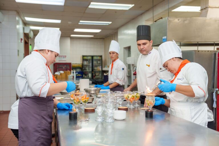 ALIANZA ENTRE INA Y RESERVA CONCHAL FORTALECE LA EDUCACIÓN TÉCNICA EN GUANACASTE