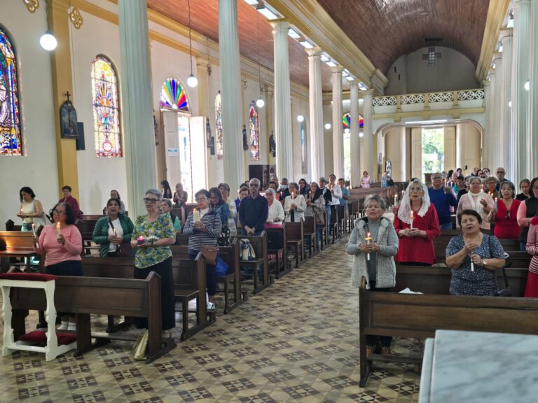 Celebración de La Candelaría en el templo de El Carmen en Heredia