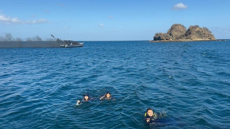 SE INCENDIA EMBARCACIÓN DEL SERVICIO DE GUARDACOSTAS DURANTE PATRULLAJE
