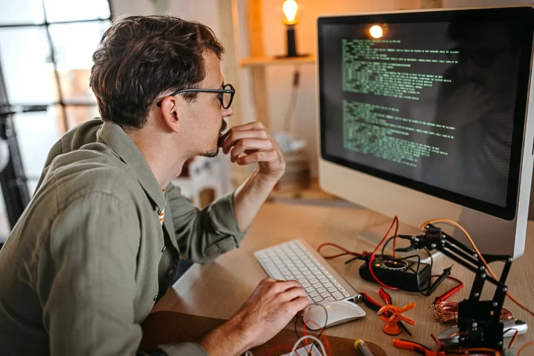 CINCO PROFESIONES DIGITALES LIDERAN LA DEMANDA LABORAL EN COSTA RICA