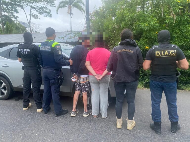 ALLANAN VIVIENDA EN SANTA CLARA DE FLORENCIA Y DETIENEN A DOS SOSPECHOSOS POR NARCOMENUDEO