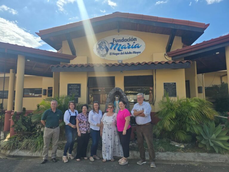 Lo que comenzó como una iniciativa de una mujer de buen corazón, hoy es la Fundación Hogar María, un espacio que brinda atención permanente a 45 residentes.