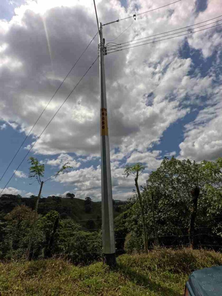 VENADO DE SAN CARLOS CUENTA  CON ELECTRICIDAD POR PRIMERA VEZ GRACIAS A ALIANZA ICE – INDER