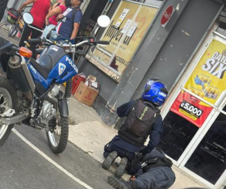 EN CONDICIÓN CRÍTICA POLICÍA ATACADO A TIROS EN LIMÓN
