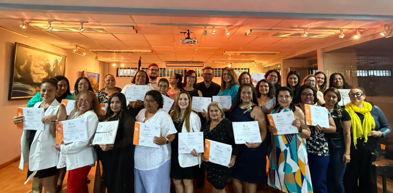 GRUPO DE 24 MUJERES COMPLETA EL PROGRAMA DE ESCUELA DE LIDERAZGO EN HEREDIA
