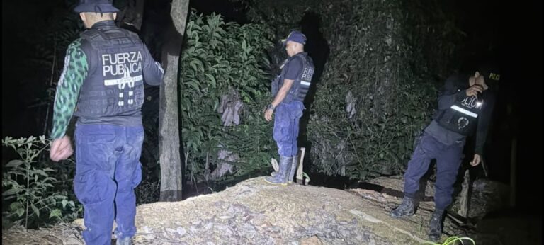 OREROS DISPARAN PARA ALEJAR A LA POLICÍA EN CRUCITAS