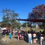 PADRES DE FAMILIA CIERRAN ESCUELA EN SANTA BÁRBARA Y EXIGEN RESPUESTA URGENTE DEL MEP