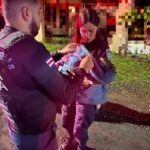 NIÑA FUE ENCONTRADA ABRAZADA AL CUERPO DE SU MADRE TRAS ATAQUE DE SICARIOS