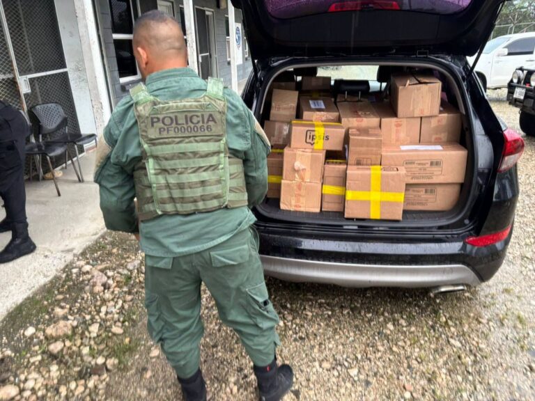 DECOMISAN ÁLBUMES Y POSTALES DEL MUNDIAL VALORADOS EN CASI ₡29 MILLONES