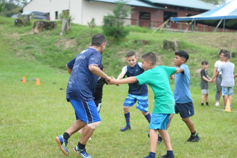 CRIANZA POSITIVA PUEDE PREVENIR VIOLENCIA, ABANDONO ESCOLAR Y CONDUCTAS DE RIESGO