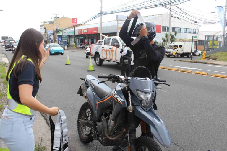 MÁS DE 3.600 MOTOCICLISTAS FUERON MULTADOS POR NO USAR INDUMENTARIA REFLECTANTE