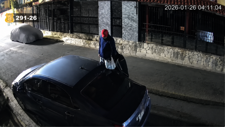 OIJ PIDE AYUDA PARA IDENTIFICAR A SOSPECHOSOS DE ROBAR VEHÍCULO EN ULLOA DE HEREDIA