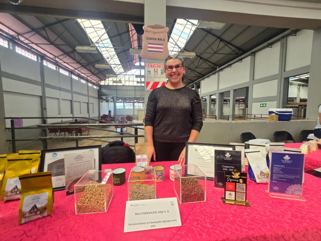 Paula Salas de Rancho Arizona compartió su experiencia como productora de café y cómo ha ido innovando para obtener un cultivo más amigable con el ambiente.