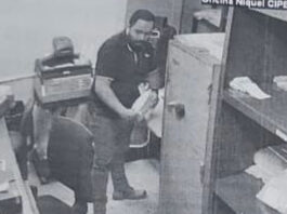 CONDENADO A 30 AÑOS POR ROBAR AL BANCO PARA COMPRAR LOTERIA Imágenes de los videos que captó el sistema de seguridad del Banco Nacional de cómo se sacaba el dinero.