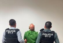 DETIENEN EN EL AEROPUERTO JUAN SANTAMARÍA AL AGRESOR DE MOTOCICLISTA Y SU HIJA