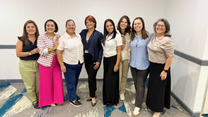 Los entornos empresariales como BNI fomentan el crecimiento de los liderazgos femeninos. En la gráfica empresarias de BNI Titanio que se reúnen todos los viernes para hacer networking como parte del proceso.