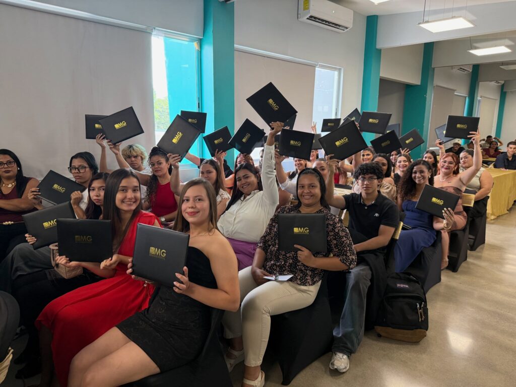 Graduación de los estudiantes de MG realizada en julio de este año, en la que celebran haber alcanzado el sueño gracias a una institución educativa que transforma vidas. 