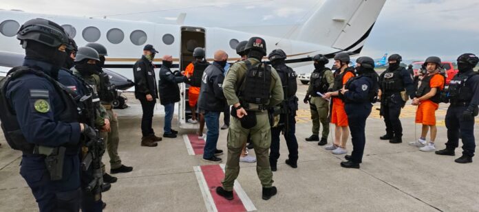 Extradición de 4 cololmbianos y un costarricense