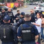 FUERZA PÚBLICA SE ACERCA A VECINOS DE VILLA PAOLA