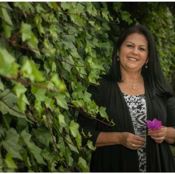 Iris Arias, sobreviviente de cáncer de mama y líder de una asociación de pacientes. Iris Arias, sobreviviente de cáncer de mama y líder de una asociación de pacientes.